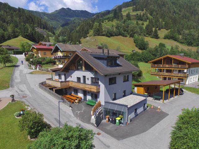 Außenseite Ferienhaus [Sommer]