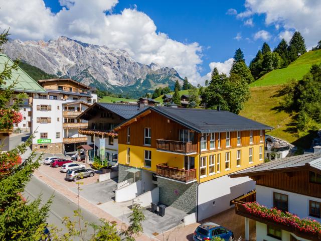 Außenseite Ferienhaus [Sommer]