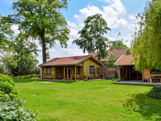 Außenseite Ferienhaus [Sommer]