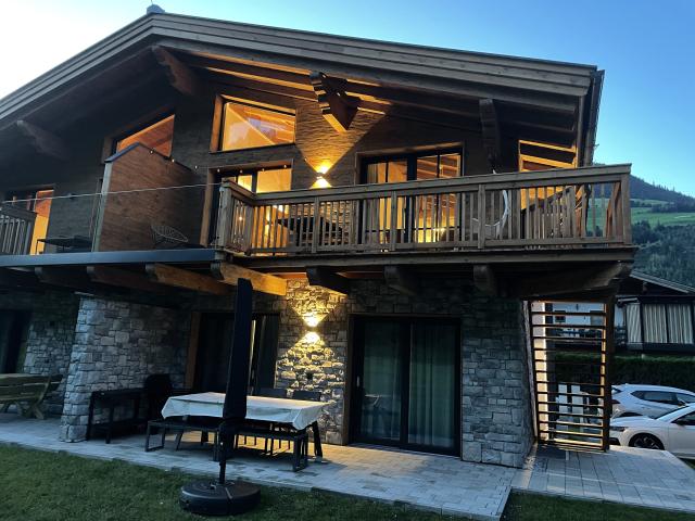 Außenseite Ferienhaus [Sommer]