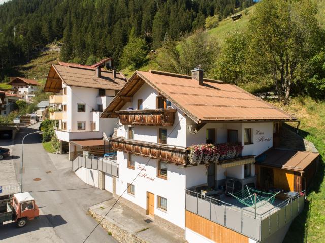 Außenseite Ferienhaus [Sommer]