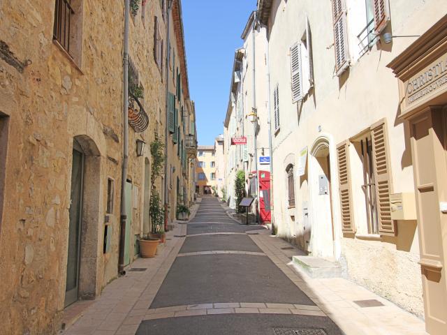 Surroundings (1-5 km)