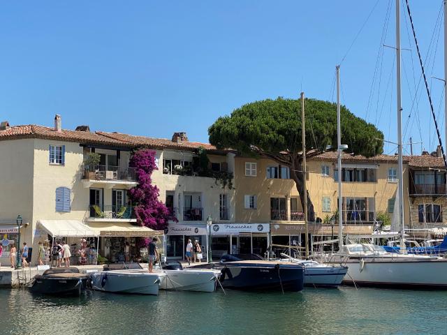 Dans la région (>5 km)