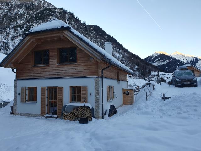 Außenseite Ferienhaus [Winter]