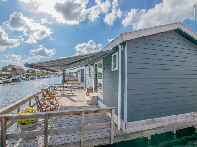 Außenseite Ferienhaus [Sommer]