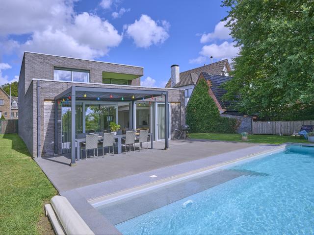 Außenseite Ferienhaus [Sommer]