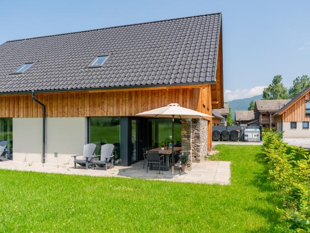 Außenseite Ferienhaus [Sommer]