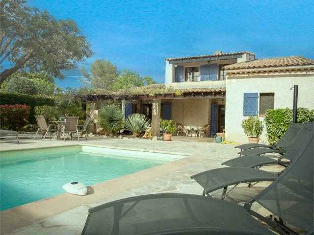 Außenseite Ferienhaus [Sommer]