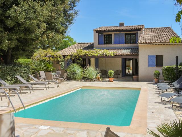 Außenseite Ferienhaus [Sommer]