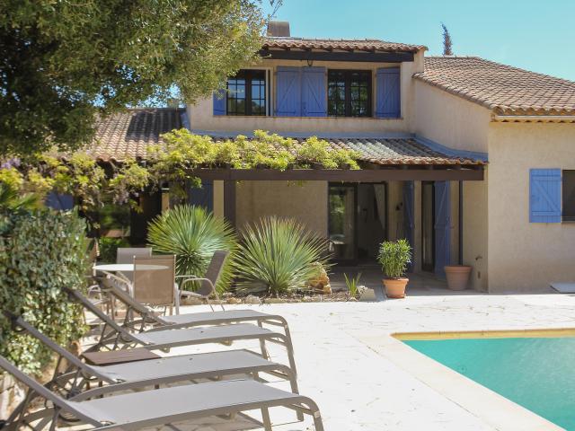 Außenseite Ferienhaus [Sommer]