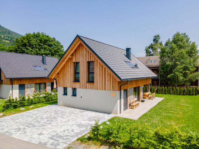 Außenseite Ferienhaus [Sommer]