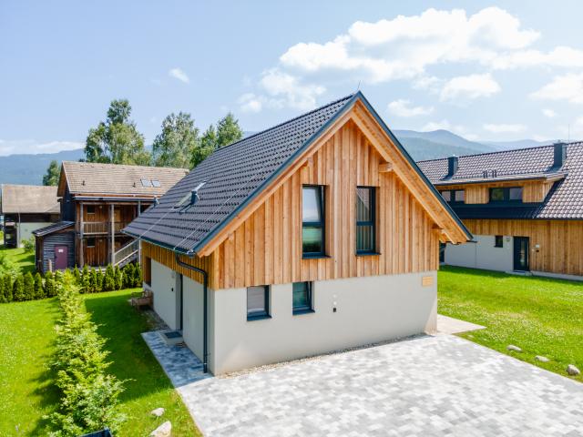 Außenseite Ferienhaus [Sommer]