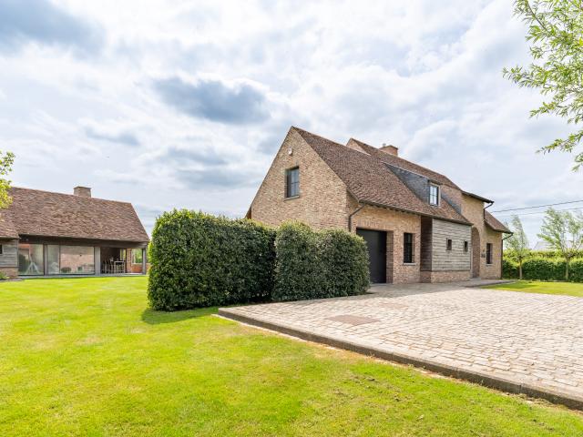 Außenseite Ferienhaus [Sommer]