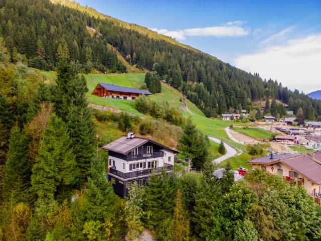 Surroundings (1-5 km)