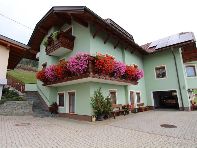 Außenseite Ferienhaus [Sommer]