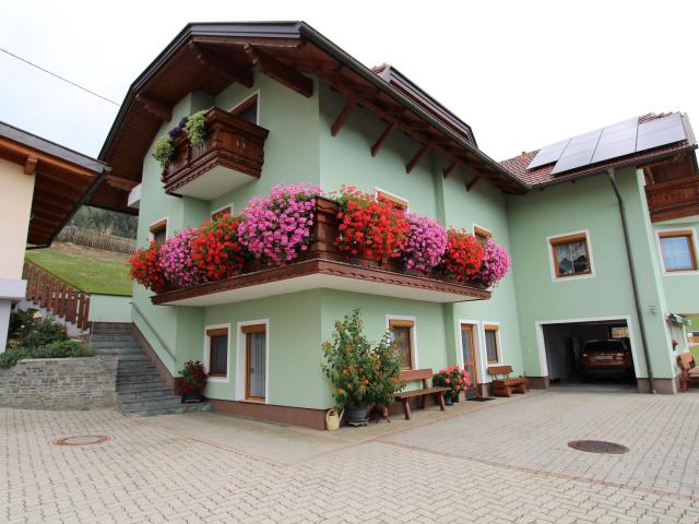 Außenseite Ferienhaus [Sommer]