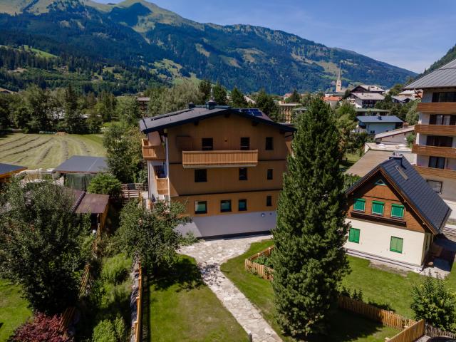 Außenseite Ferienhaus [Sommer]