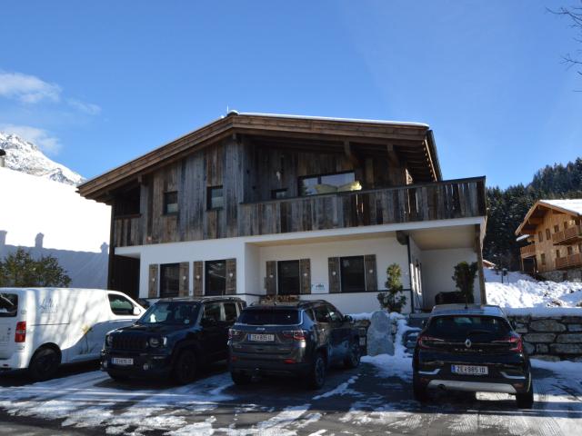 Außenseite Ferienhaus [Winter]