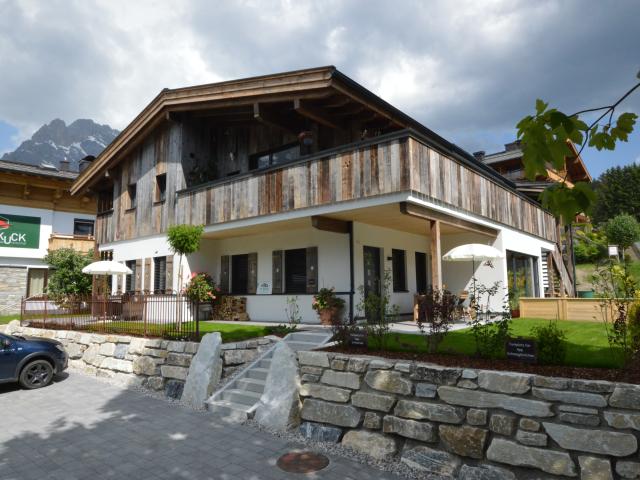 Außenseite Ferienhaus [Sommer]