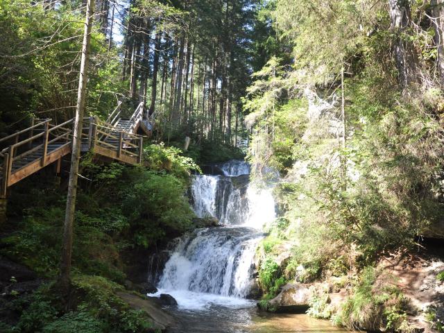 Surroundings (1-5 km)