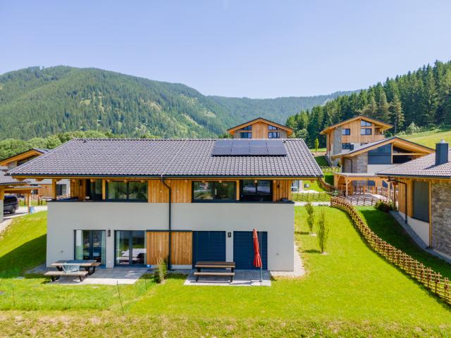 Außenseite Ferienhaus [Sommer]