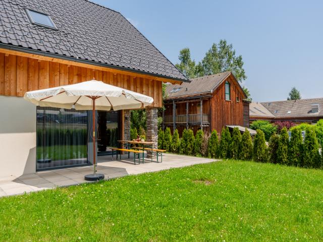 Außenseite Ferienhaus [Sommer]