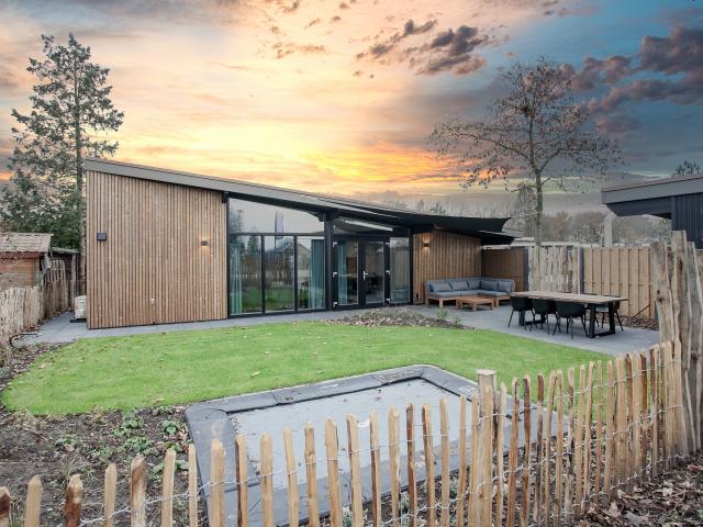 Außenseite Ferienhaus [Sommer]