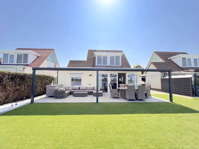 Außenseite Ferienhaus [Sommer]