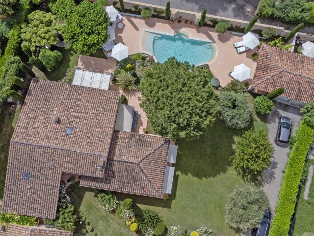 Außenseite Ferienhaus [Sommer]