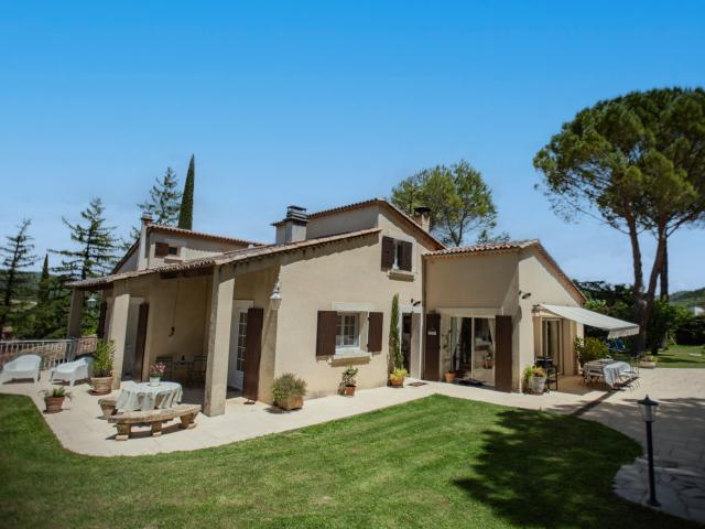 Außenseite Ferienhaus [Sommer]