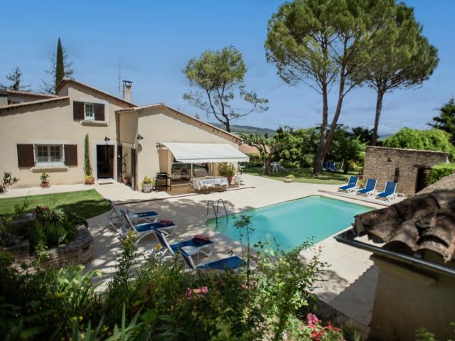 Außenseite Ferienhaus [Sommer]