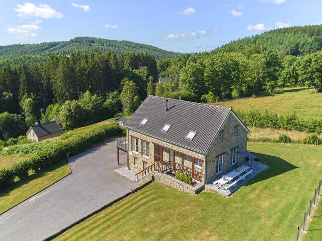 Außenseite Ferienhaus [Sommer]