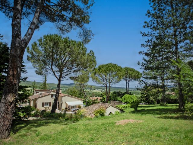 A proximité directe (<1 km)