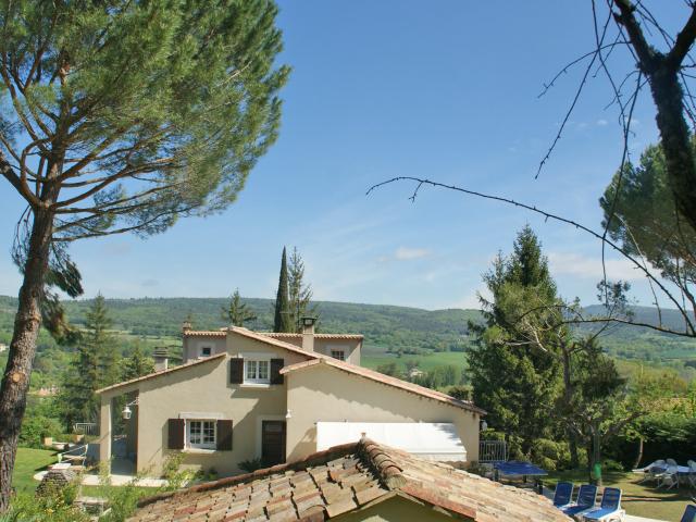 A proximité directe (<1 km)