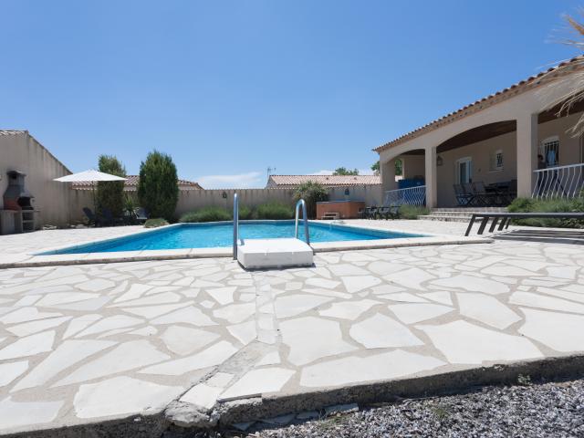 Außenseite Ferienhaus [Sommer]