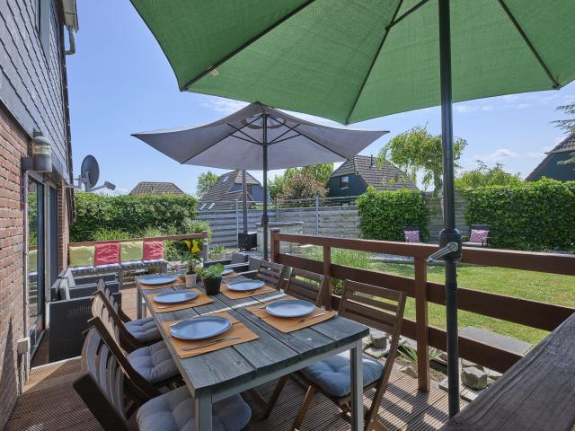 Außenseite Ferienhaus [Sommer]