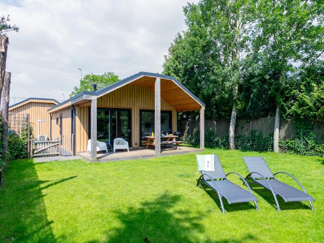 Außenseite Ferienhaus [Sommer]