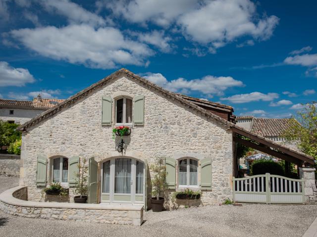 Außenseite Ferienhaus [Sommer]