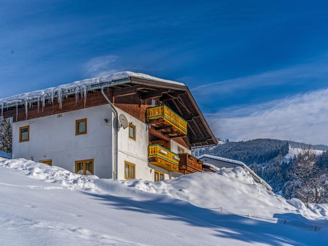 Außenseite Ferienhaus [Winter]