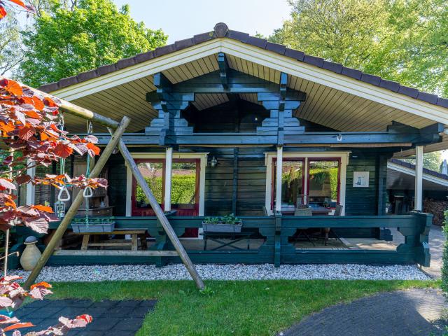 Außenseite Ferienhaus [Sommer]