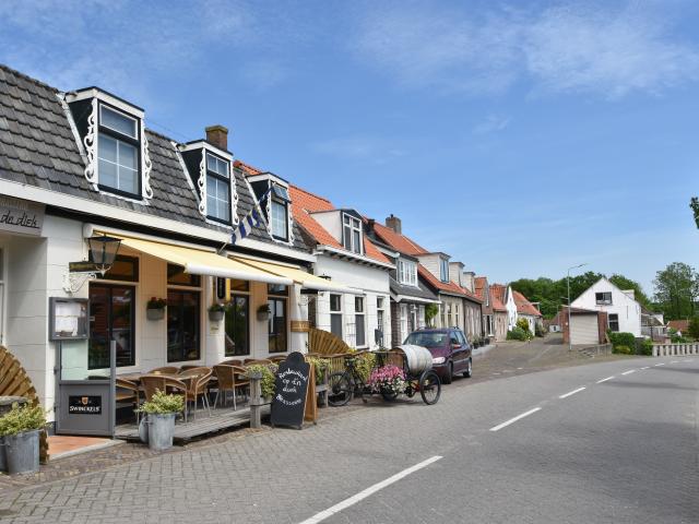 Immediate Surroundings (<1 km)