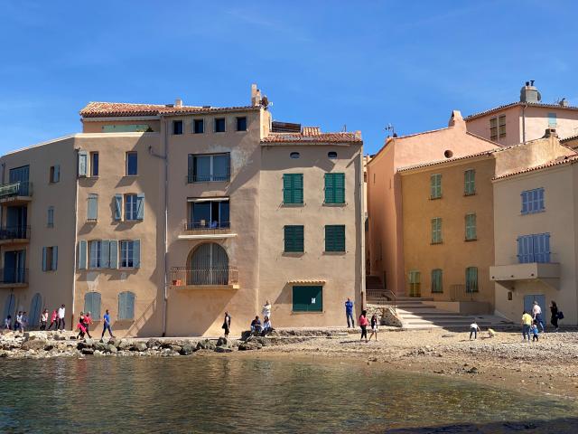 Dans la région (>5 km)