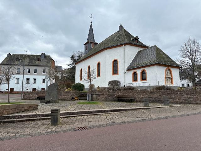 Immediate Surroundings (<1 km)