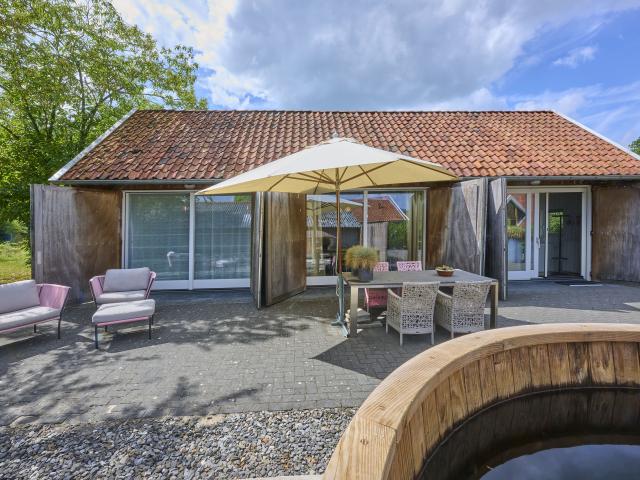 Außenseite Ferienhaus [Sommer]