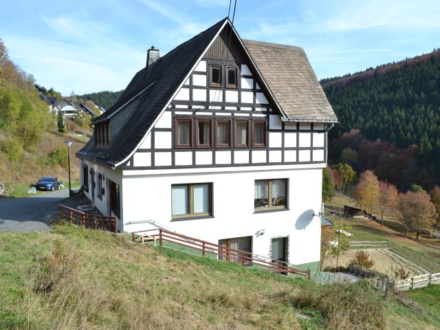 Außenseite Ferienhaus [Sommer]
