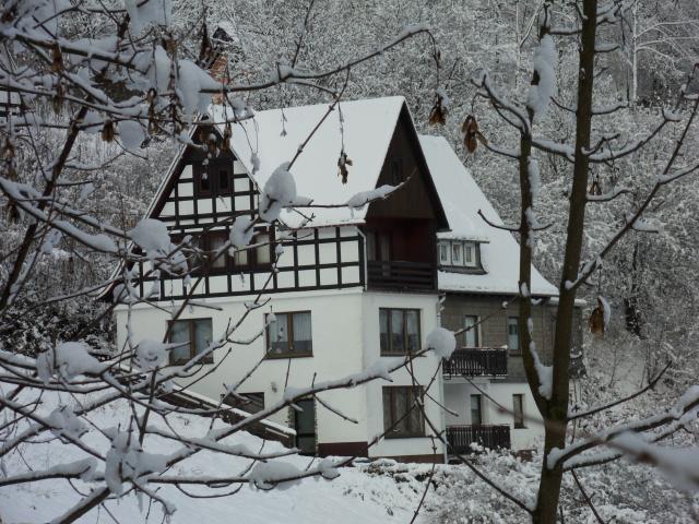 Außenseite Ferienhaus [Winter]