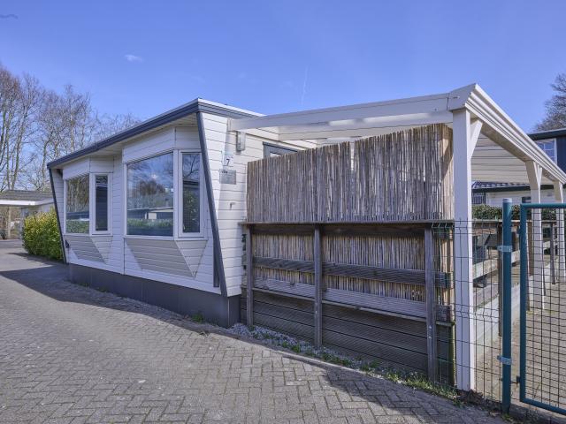 Außenseite Ferienhaus [Sommer]