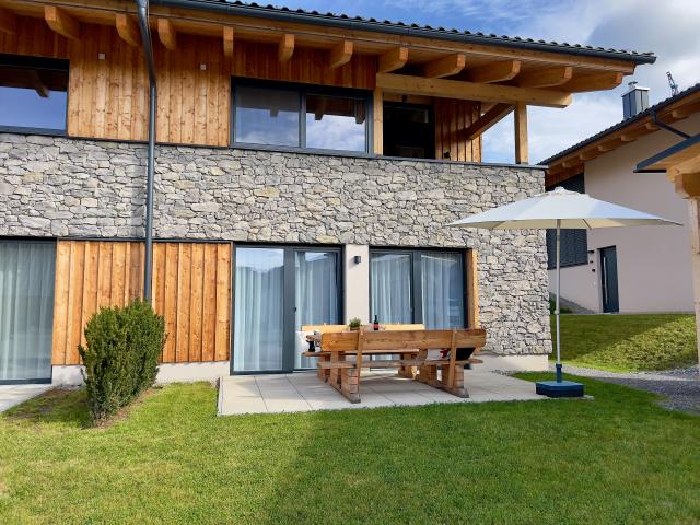 Außenseite Ferienhaus [Sommer]