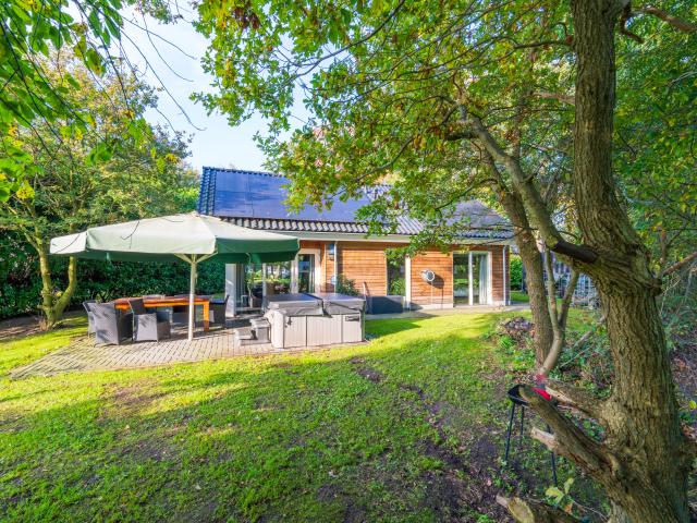 Außenseite Ferienhaus [Sommer]