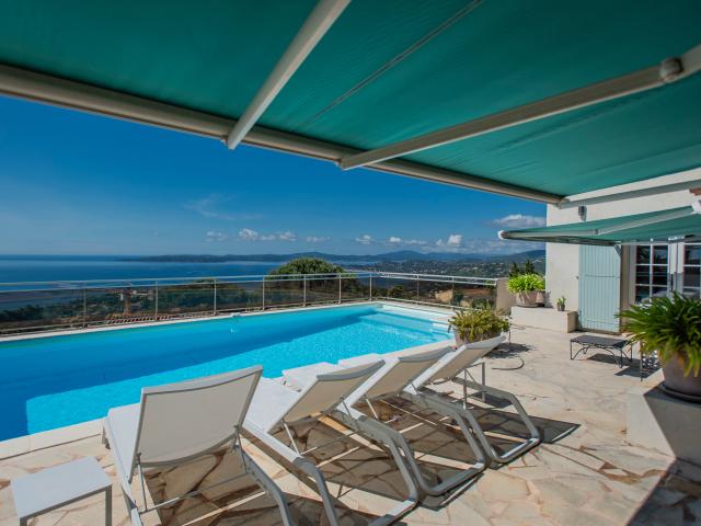 Pool des Ferienhauses